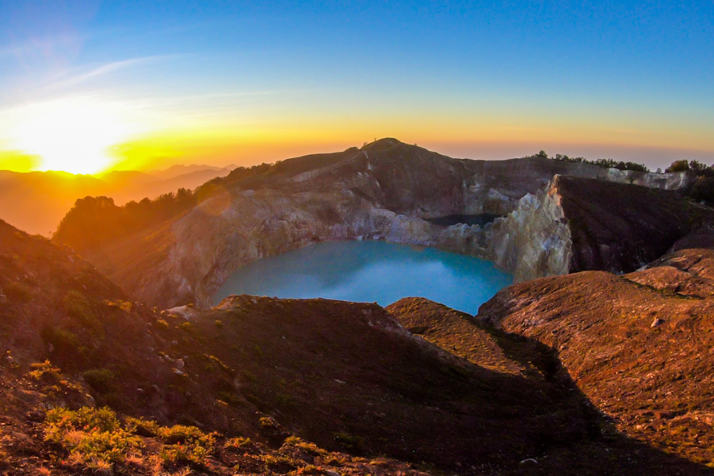 best time to visit Lake Kelimutu