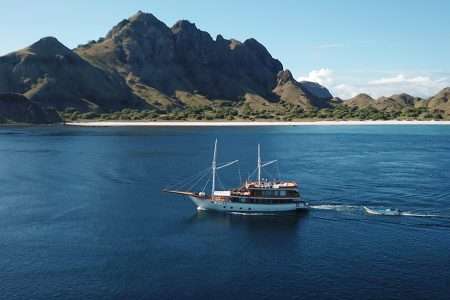 Boat Trips to Komodo by Lombok Touristic