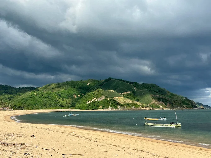 Visit Areguling Beach