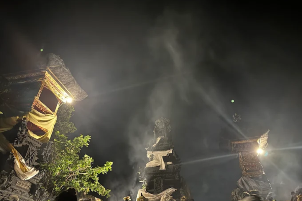 What is Batu Bolong Temple