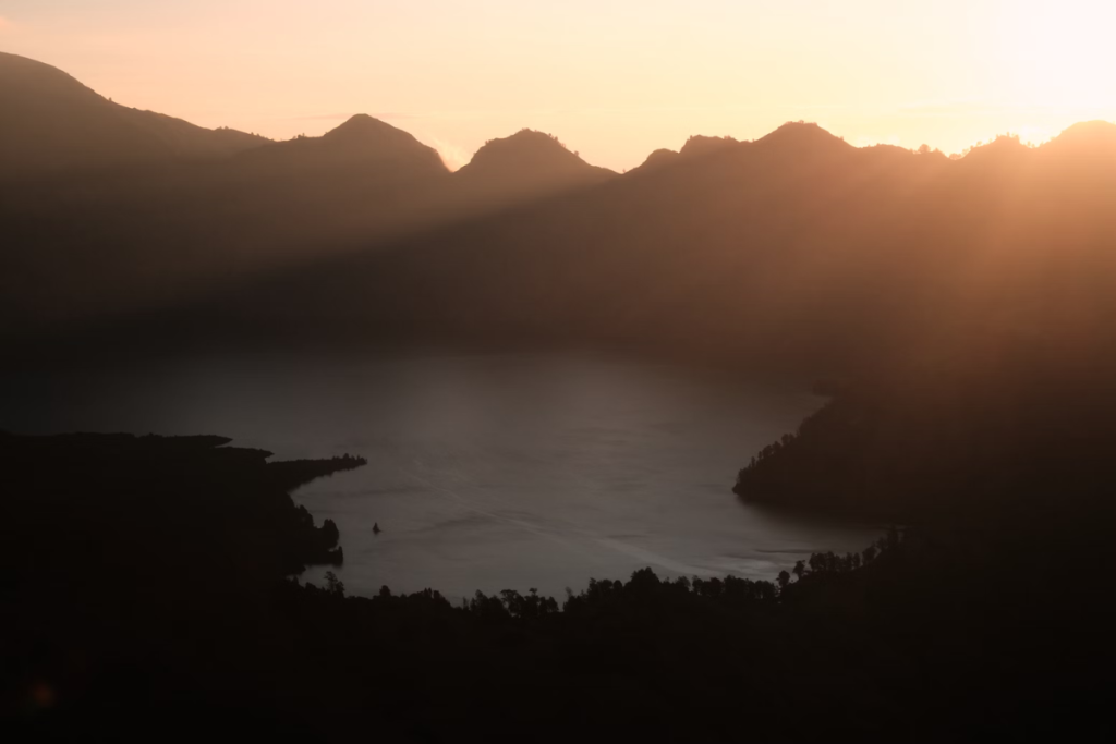 Rinjani temperature at base camp, Sembalun, and summit